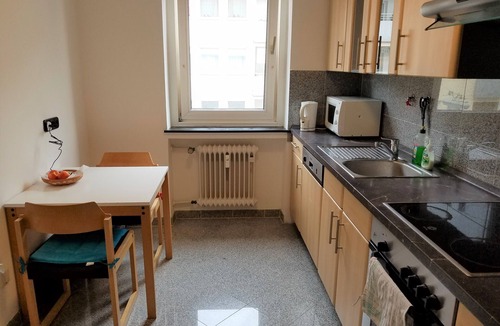 Am alten nordlichen Friedhof Apartment | Bright, Central 2BR Apartment near Museums, Universities, Everything