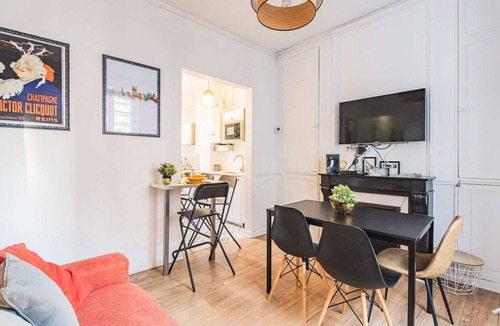 Hincmar Apartment | Bright Central Apartment with Wi-Fi in Reims
