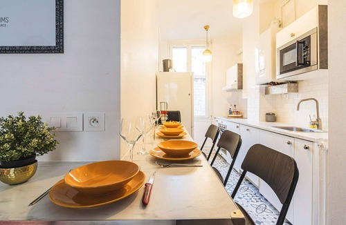 Hincmar Apartment | Bright Central Apartment with Wi-Fi in Reims
