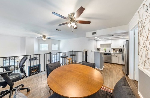 Old Enfield Condo | Bright Central Austin Loft - Workspace + Covered Parking