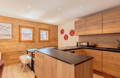 Plagne Soleil House | Bright chalet with 4 bedrooms and parking in La Plagne