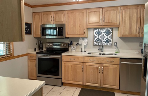 Cranberry Township House | Bright & Charming 3BR House just outside of Pittsburgh!