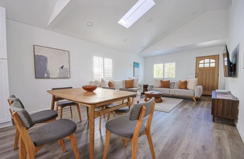 Del Rey House | Bright & Charming 3BR Home 10 Mins from Venice Beach