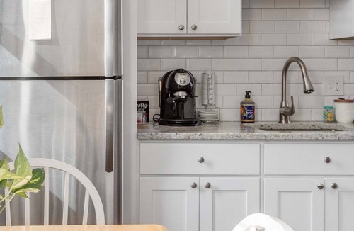 Northeast Bed & Breakfast | Bright Charming Guesthouse Close to Downtown DC
