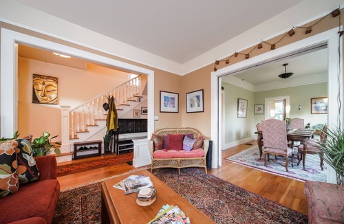 King House | Bright cheery Alberta house—2 bedrooms sunny patio