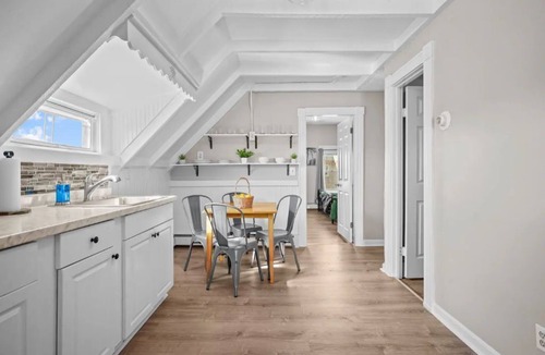 Washington Park Apartment | Bright & Chic in the City