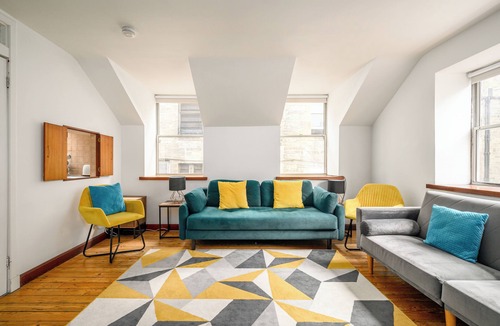 New Town House | Bright City Centre Apartment