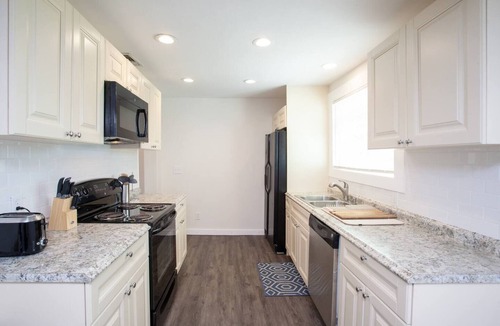 Ozona Cottage | Bright, Clean and Cozy Coastal Home in Ozona