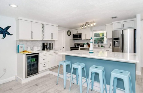 Gulf Gate Estates House | Bright, Clean Paradise 10 mins to Siesta Key