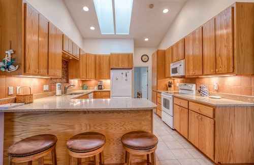 Beverly Beach House | Bright, Clean Single-Level Above Beverly Beach has a Master Suite and Hot Tub!