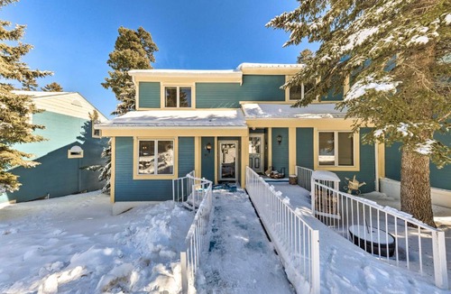 Cloudcroft House | Bright Cloudcroft Condo w/Game Room + Deck!