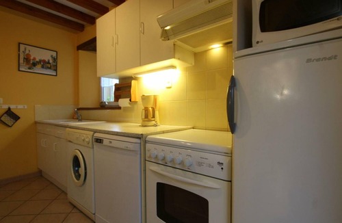 Saint-Jean-de-Savigny Cottage | Bright countryside house with garden and fireplace