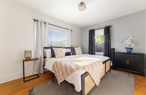 Eastside House | Bright Coastal Escape 4 Bedroom 2 Bath Near CSULB Long Beach Airport and Beach