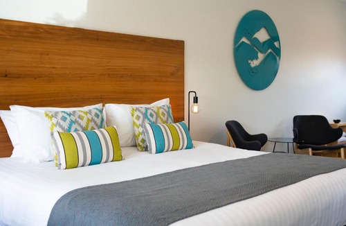 Bright Hotel | Bright Colonial Motel