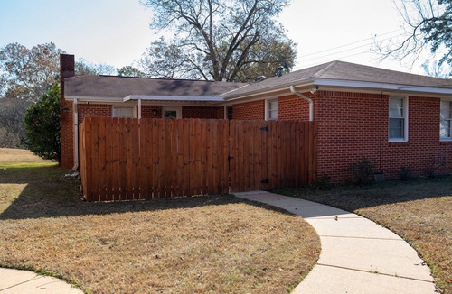 Cottondale House | Bright & Comfortable 3-bedroom Retreat in Cottondale. Only 6 miles from Campus!