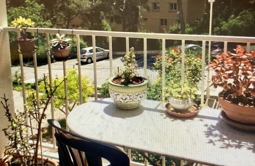 Cassis Apartment | *Bright Comfortable Apartment 5 Min Walk to Town & Beach VERY CLEAN*