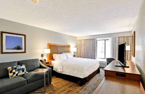 Boca Raton Hotel | Bright & Comfortable Room w/Cloud Nine Bed–Minutes from Boca Attractions