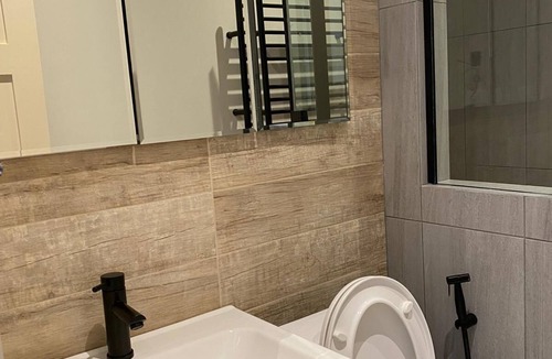 Sheepshead Bay Apartment | Bright comfortable room + bathroom in Brooklyn