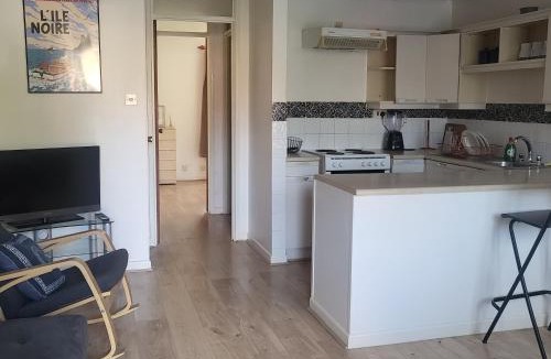 Yeading House | Bright & Comfortable sleeps 4 nr London Heathrow