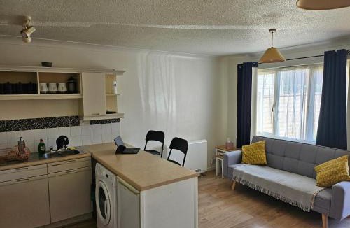 Yeading House | Bright & Comfortable sleeps 4 nr London Heathrow
