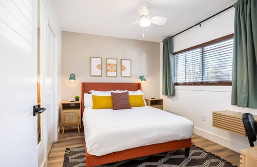 Hillsboro Village Apartment | Bright Condo by Vanderbilt and Belmont, 3 miles to Downtown