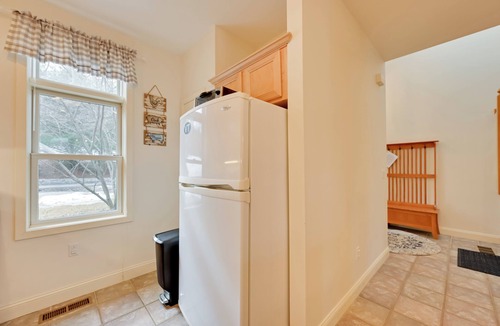 West Hartford Apartment | Bright Condo w/Community Perks: Near Ski Quechee!