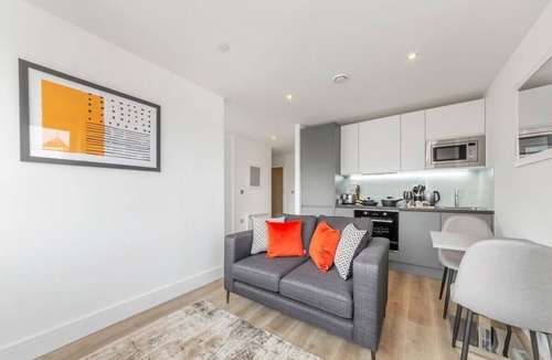 East Grinstead Apartment | Bright Contemporary Studio in East Grinstead