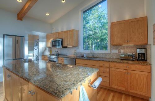 Eastsound House | Bright, Contemporary, Walk to Town, Cafes & Beach
