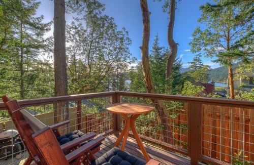 Eastsound House | Bright, Contemporary, Walk to Town, Cafes & Beach