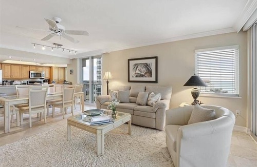Park Shore Condo | Bright corner unit with stunning Gulf views-CL0701