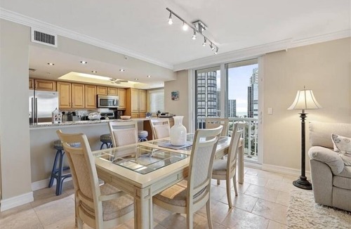Park Shore Condo | Bright corner unit with stunning Gulf views-CL0701