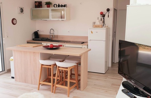 Dompierre-sur-Mer Apartment | Bright cottage with terrace and garden