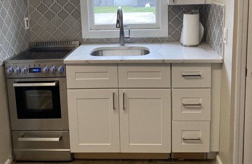 Long Beach Cottage | Bright Cottage Apartment walking distance to the beach.