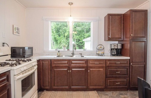Mattawana House | Bright Cottage Retreat in Central PA