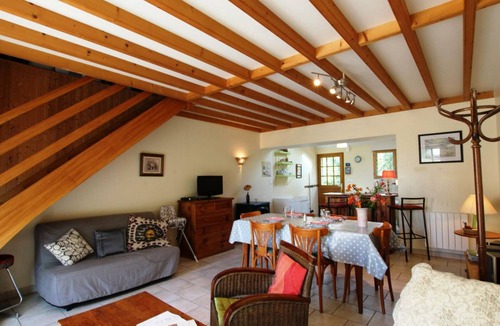 Le Parc Cottage | Bright cottage with private garden, near Mont Saint-Michel, pets allowed