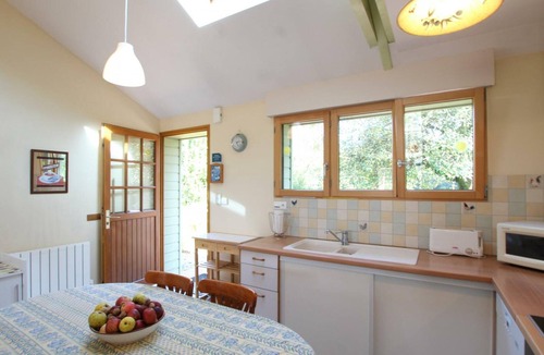 Le Parc Cottage | Bright cottage with private garden, near Mont Saint-Michel, pets allowed