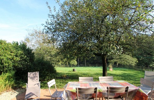 Le Parc Cottage | Bright cottage with private garden, near Mont Saint-Michel, pets allowed