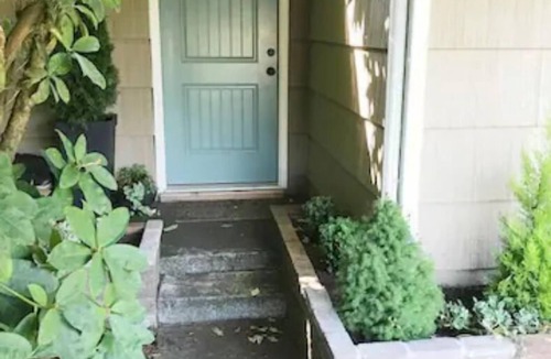 Olympia House | Bright & Cozy 1 Bedroom Suite Near D/T Olympia.