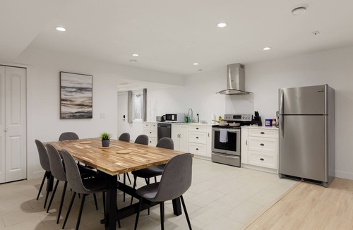 Willoughby House | “Bright, cozy 2‑bedroom basement suite in a quiet, family‑friendly area. Near Langley Events Centre and close to Willoughby Town Centre, Willowbrook, Costco, Walmart, cafés, parks, and Hwy 1 for easy travel across the Lower Mainland.