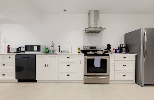 Willoughby House | “Bright, cozy 2‑bedroom basement suite in a quiet, family‑friendly area. Near Langley Events Centre and close to Willoughby Town Centre, Willowbrook, Costco, Walmart, cafés, parks, and Hwy 1 for easy travel across the Lower Mainland.
