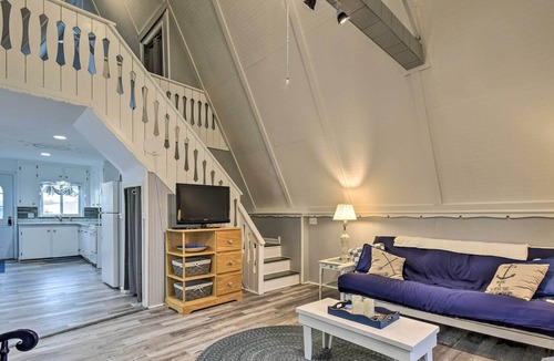 Algonac Apartment | Bright & Cozy A-Frame Studio: Steps to River!
