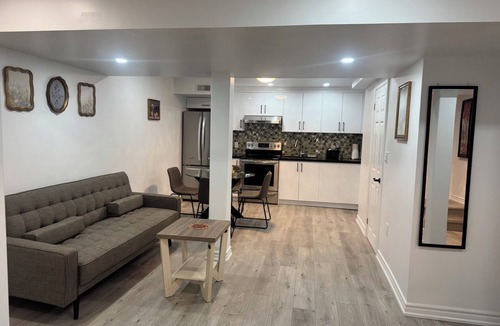 Ajax Apartment | Bright & Cozy Basement Apartment