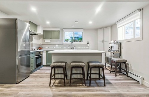 Haysboro Bed & Breakfast | Bright & Cozy Central Retreat