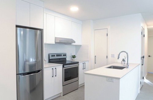 Kitsilano House | Bright & Cozy Kitsilano Suite | Walk to Beach