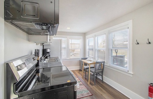 Kalamazoo Apartment | Bright & Cozy Retreat Private Entrance, Pets Welcome, Near Downtown Kalamazoo!