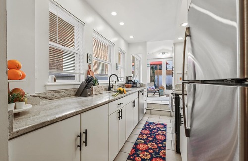 Fells Point House | BRIGHT & COZY Rowhouse in Prime Location - WalkScore 98/100