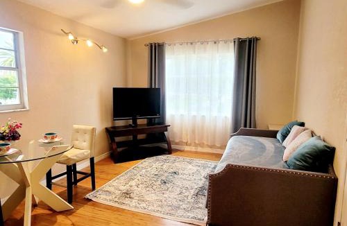 Southgate House | Bright, cozy studio in the middle of Sarasota