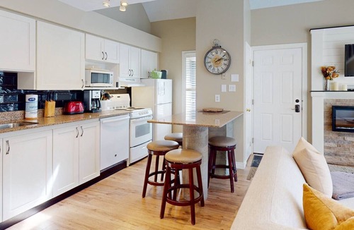 Craigleith Condo | Bright Creekside Condo - Pool, Hot Tub, Tennis!