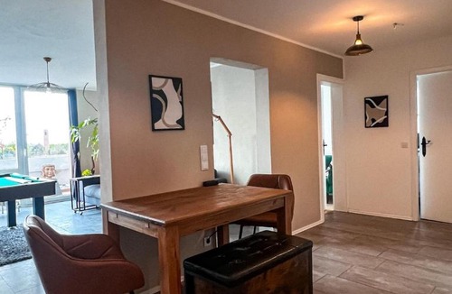 Im Freihofl Apartment | Bright designer apartment with pool table & 2 balconies