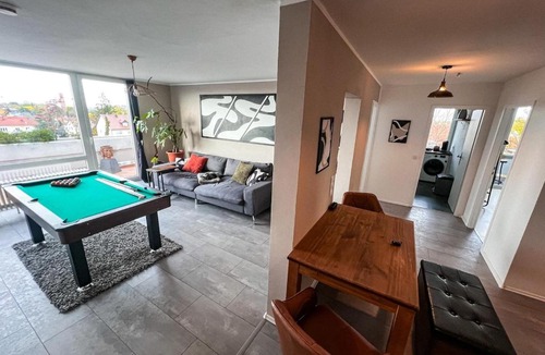 Im Freihofl Apartment | Bright designer apartment with pool table & 2 balconies